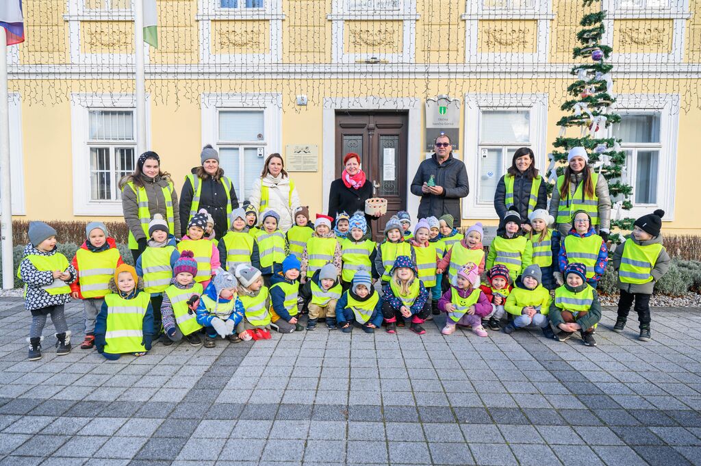 Najmlajši Iz Vrtca Ivančna Gorica Voščili županu 