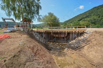 Gradbena dela na mostu v Znojilah v zaključni fazi