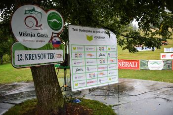 Zmagovalca 13. Krevsovega teka Gašper Bregar in Barbara Trunkelj