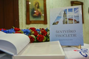 FOTO: Tisoč let župnije v Šentvidu pri Stični
