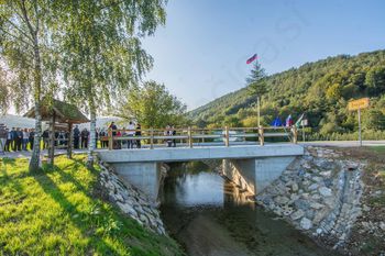 Uradno odprtje obnovljenega mostu v Znojilah na Krki