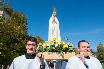 V Stični obeležitev 100. obletnice prikazovanj Marije v Fatimi