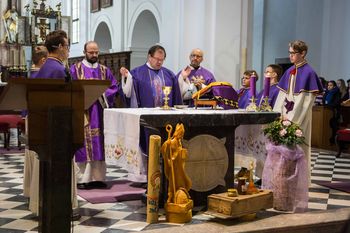 Čebelarji so se udeležili Ambroževe maše v Stični