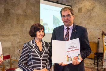 Občina Ivančna Gorica prejela certifikat »Branju prijazna občina«
