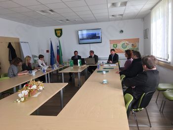 Občini Ivančna Gorica in Žirovnica o prihajajočem svetovnem dnevu čebel