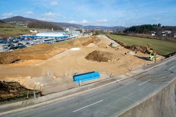 Gradnja krožišča na zahodni obvoznici v Ivančni Gorici v polnem teku
