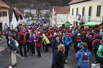 Pred nami je jubilejni 25. Pohod po Jurčičevi poti