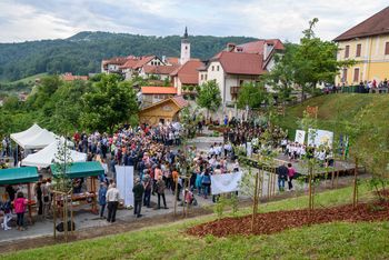 Slovesna otvoritev Čebelnjaka Kranjske čebele v Višnji Gori