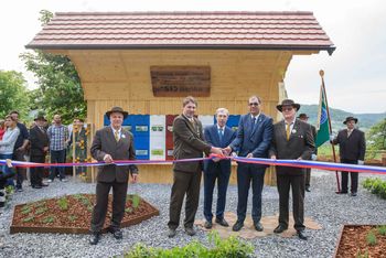 Slovesna otvoritev Čebelnjaka Kranjske čebele v Višnji Gori