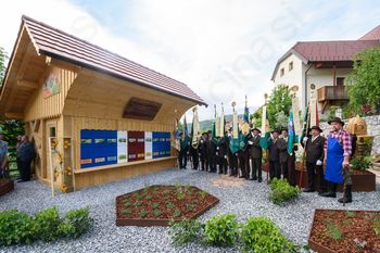 Slovesna otvoritev Čebelnjaka Kranjske čebele v Višnji Gori