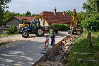 Gradnja vodovoda na Leskovški planoti lepo napreduje