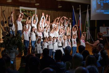 »Zvok in slika – na Ferdu kot se šika«