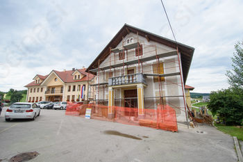 Začela se je obnova zunanjosti kulturnega doma v Šentvidu pri Stični