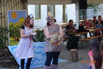 Gozdni direndaj pod šotorom zagraške veselice