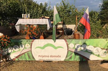 Tradicionalna maša za domovino in kresovanje na Valični vasi