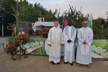 Tradicionalna maša za domovino in kresovanje na Valični vasi