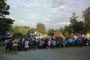 Tradicionalna maša za domovino in kresovanje na Valični vasi