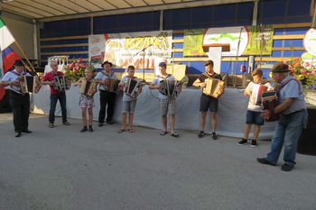 V Sobračah že petnajstič zazvenela harmonika