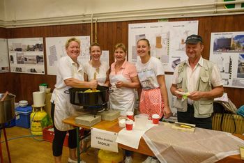 Najboljši ivanški »tenstan« krompir so pripravile članice Vaškega društva Škoflje Najboljši ivanški »tenstan« krompir so pripravile članice Vaškega društva Škoflje