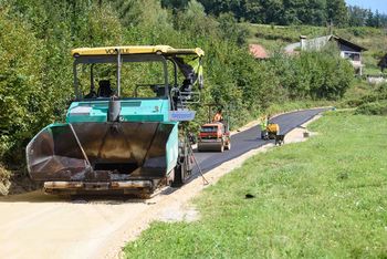 Asfalterska dela po občini v polnem teku Asfalterska dela po občini v polnem teku