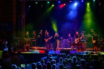 Nina Pušlar poskrbela, da je stiška športna dvorana spet pokala po šivih