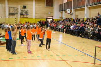 Zagraški jesenski odmev pa še kar odmeva, …