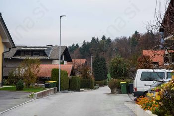 Javna razsvetljava zasvetila na Ulici Dolenjskega odreda v Ivančni Gorici