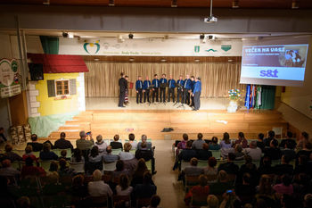 Večer na vasi z Moškim pevskih zborom Dob