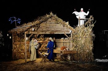 Žive jaslice v Velikih Češnjicah