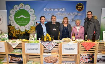 Živahno vzdušje na stojnici Prijetno domače na sejmu Alpe Adria