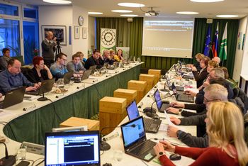 VIDEO: Občinski svet o dvoletnem proračunu in dvigu cen v vrtcih