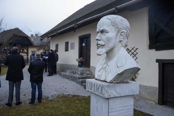 Muljavci živijo z Jurčičem naprej, zavezani lepi besedi in gledališču