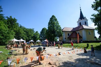 Na Gradišču so kiparili virtuozi na motornih žagah iz celotne Slovenije
