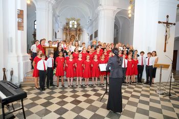 Francoski zbor gostoval v Stiški baziliki