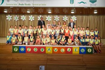 Župan Dušan Strnad je v šolske klopi pospremil 189 prvošolcev Župan Dušan Strnad je v šolske klopi pospremil 189 prvošolcev
