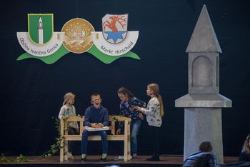 Po Ivančni Gorici odmeva: Mi smo tu doma, mi smo tu doma, kjer je srce in so ljudje in moč zaupanja.