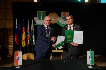 Zgodba o pobratenju Ivančne Gorice in Hirschaida je zgodba o zvestobi