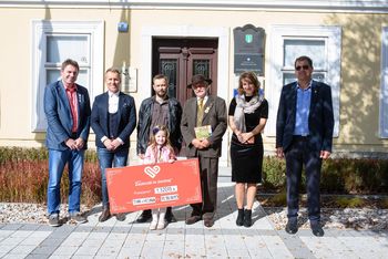 Anton in Vesna iz Ambrusa bosta kmalu imela svoj prvi čebelnjak