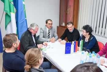 Na Muljavi o prenovi kulturnega doma in športnega igrišča