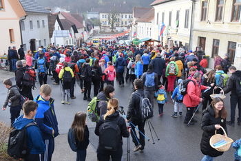 FOTO: 27. Jurčičev pohod v znamenju zgodovine knjige na Slovenskem