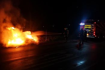 Večkratni požig zabojnikov in več podrtih prometnih znakov po Ivančni Gorici