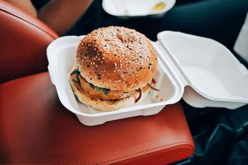 Dovoljen osebni prevzem blaga in hrane