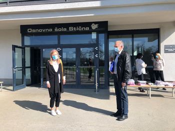 Osnovna šola Stična prejemnica 14 računalnikov za socialno ogrožene otroke