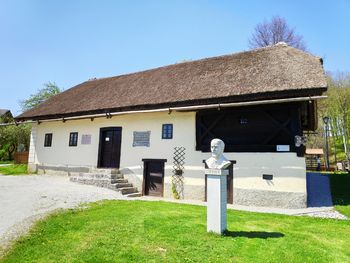 Muzej na Jurčičevi domačiji z današnjim dnem ponovno odprt