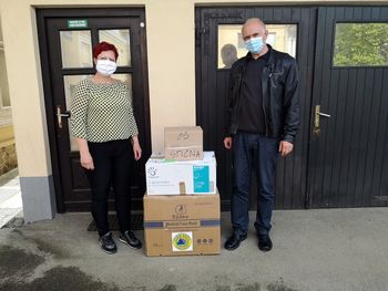 Razdelili zaščitno opremo za vzgojno izobraževalne zavode naše občine