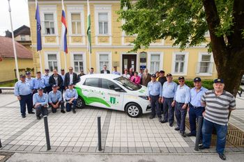 Slovesen prevzem vozila in začetek izvajanja brezplačnih prevozov za starejše - PROSTOFER