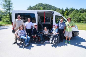 Svečana predaja novega kombija Društva paraplegikov ljubljanske pokrajine