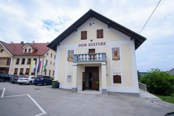 Občinski svetniki na ogledu najsodobnejšega kulturnega kompleksa v občini