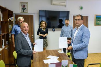 Začela se je prenova objekta stare šole v Višnji Gori v Hišo kranjske čebele