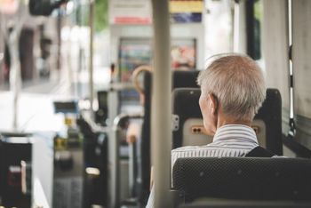 Od prvega julija brezplačni javni medkrajevni potniški promet za vse upokojence